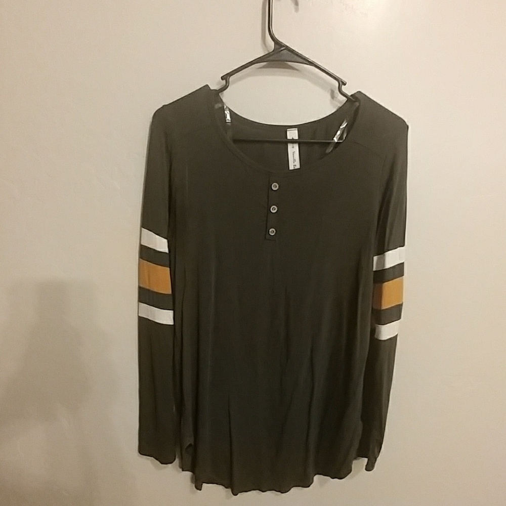 Long sleeve T shirt